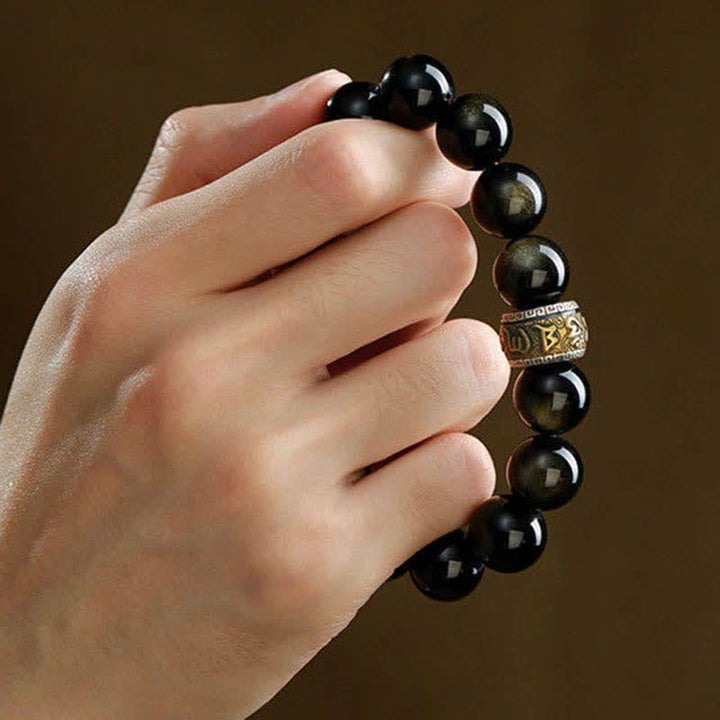 Schwarzes Obsidian Armband mit Om Mani Padme Hum Zinnober Ring getragen
