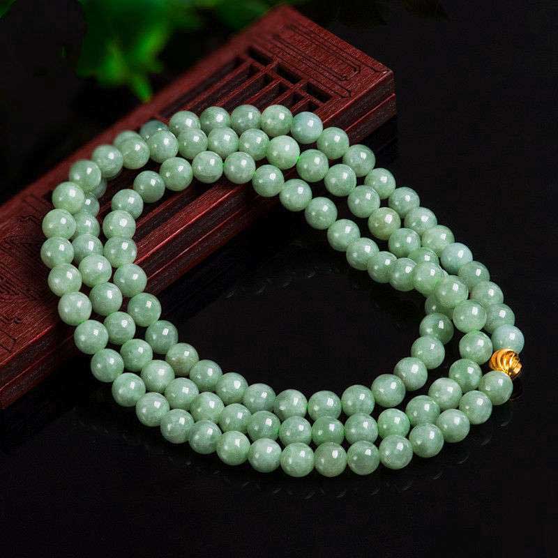Mala 108 Perlen Jade – Glück grüne Perlen Holzständer elegantes Design