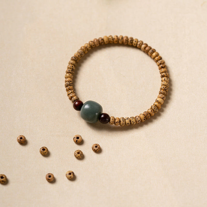 Armband Sandelholz Bodhi mit Jade und Granat Perlen elegant.