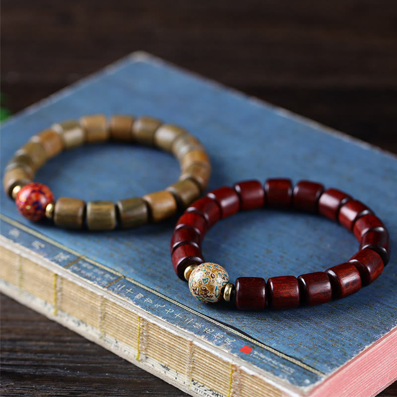 Armband Sandelholz – Frieden Balance mit roten Holzperlen elegant.