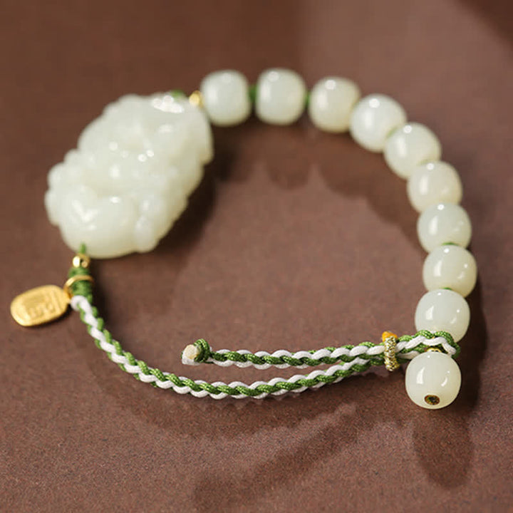 Jade Armband mit weißen Perlen grünem Seidenband Charm elegant.