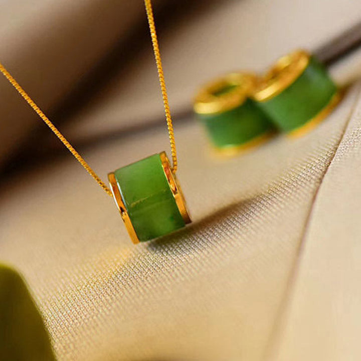 Kette Jade Lotus – Bild 5 – Grüne Jade Kette Lotus Anhänger goldfarben elegant Naturstein Schmuck