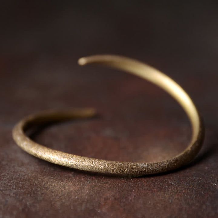 Kupfer Armband mit strukturierter Oberfläche elegant geschwungen