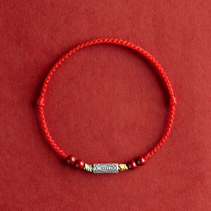 Rotes Armband mit silbernen Perlen und Zinnober Koi Fisch Design elastisch