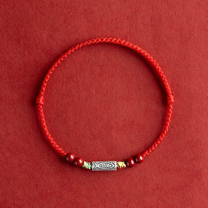 Rotes Armband mit silbernen Perlen und Zinnober Koi Fisch Design elastisch