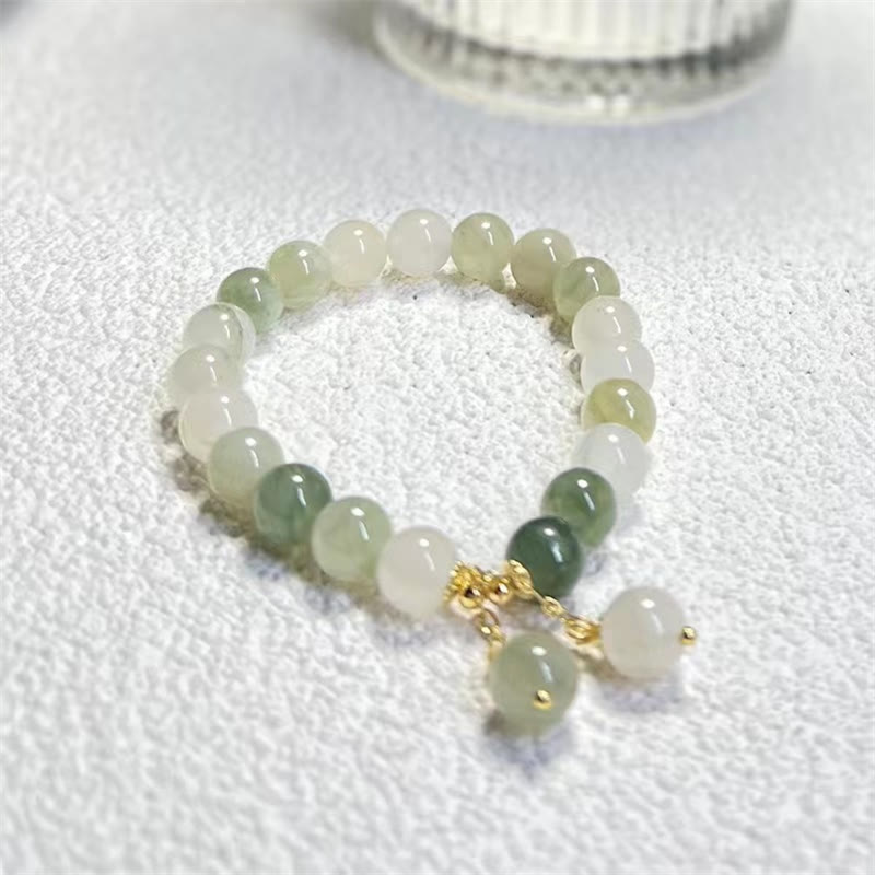Jade Armband in Creme und Grün Tönen mit goldenem Verschluss elegant