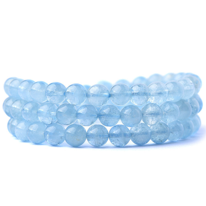 Armband Aquamarin – Heilung & Frieden, hellblaue Perlen elastisch getragen