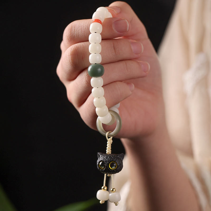 Bodhi Armband mit Katze Anhänger weiße Perlen grüner Stein elegant