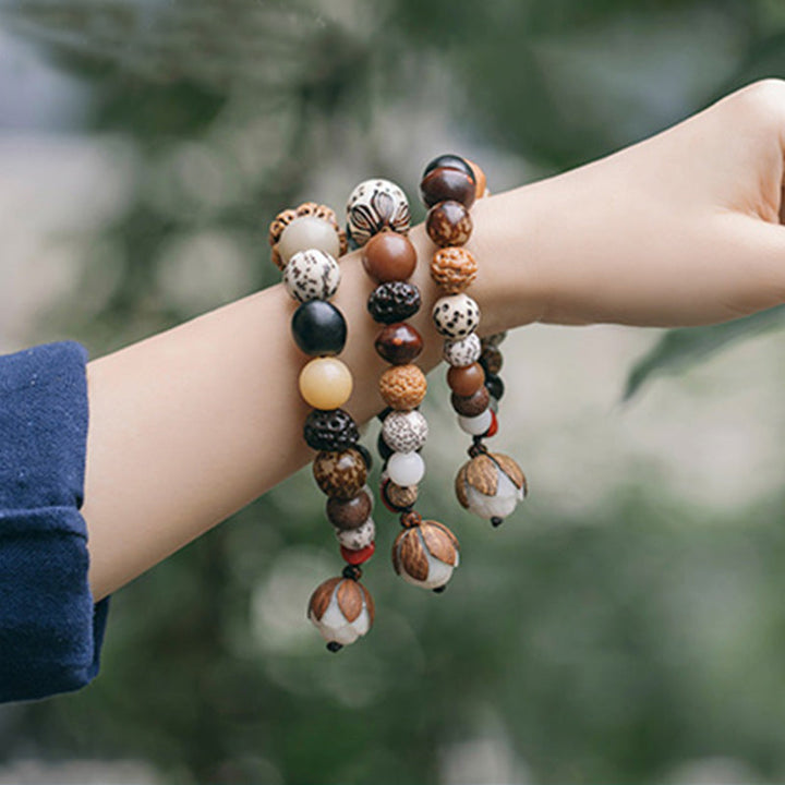 Armband Bodhi Lotus – Frieden mit natürlichen Holzperlen am Handgelenk