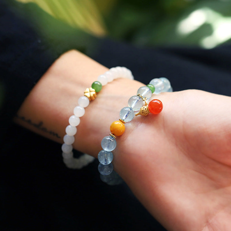Armband Aquamarin Roter Achat – Frieden elastisch am Handgelenk getragen