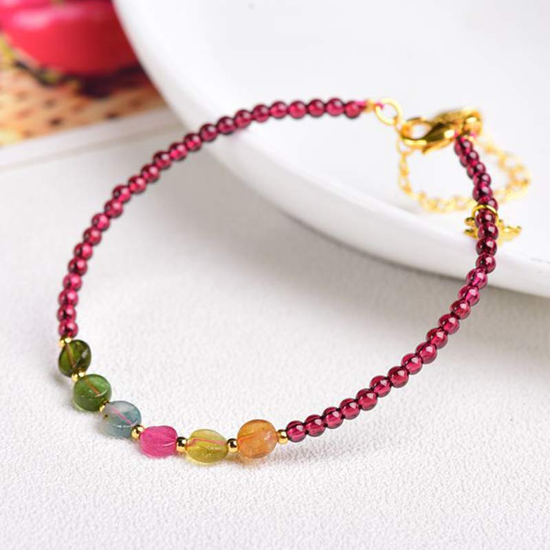 Armband Granat Schmetterling – Schutz mit bunten Edelsteinen elegant gestaltet.