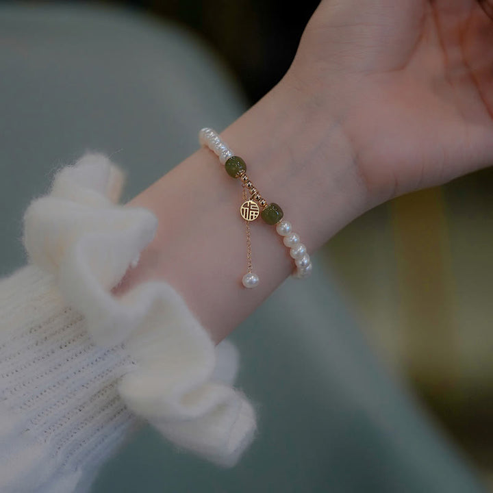 Armband Perle Jade – Glück elegantes Design Handgelenk getragen