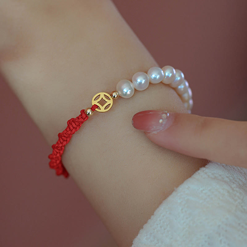 Armband Perle – Schutz & Glück rotes Seil goldener Charm weiße Perlen