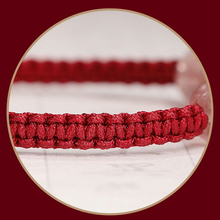 Armband Erdbeerquarz Kristall rote Perlen elastisch Handgelenk getragen