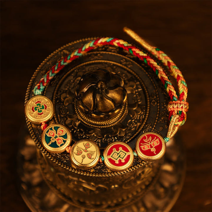 Tibetisches Armband mit goldenen Symbolen und buntem Seil Glück Wohlstand.