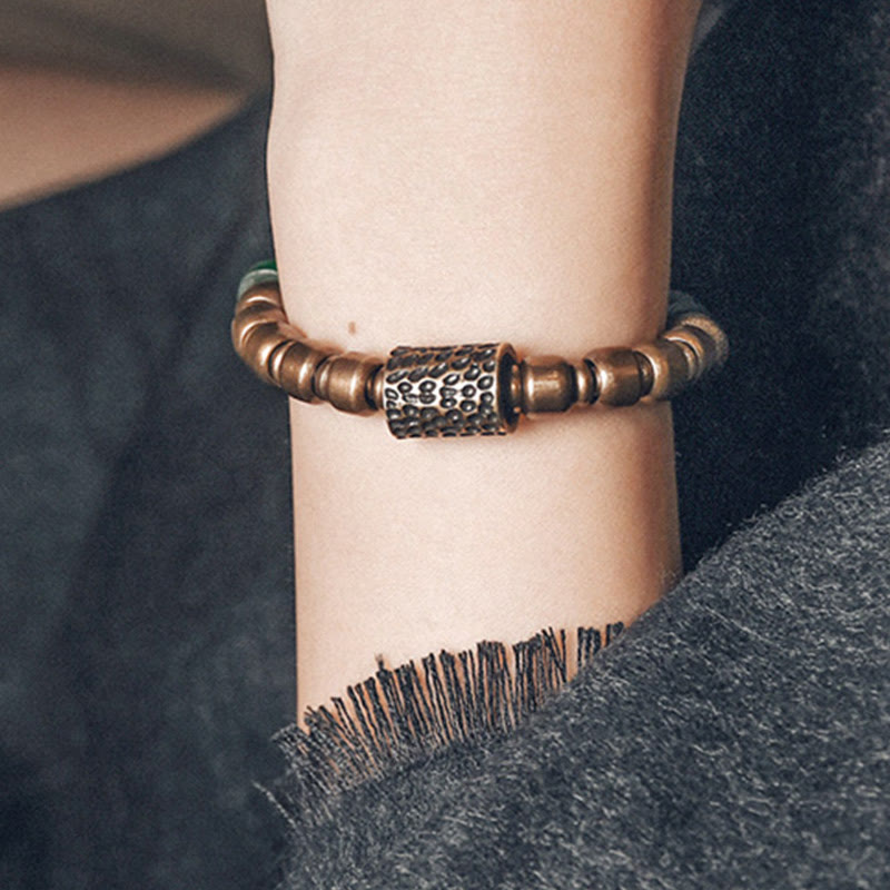 Kupfer Armband mit Perlen Handgelenk elegant getragen Wohlstand