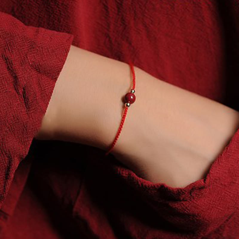 Rotes Armband Zinnober – Segen & Segen am Handgelenk getragen elastisch