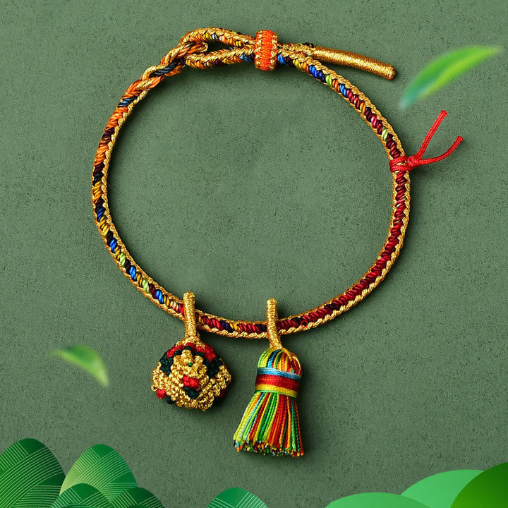 Buntes Glück Armband mit Zongzi Anhänger golden elastisch Baumwolle.