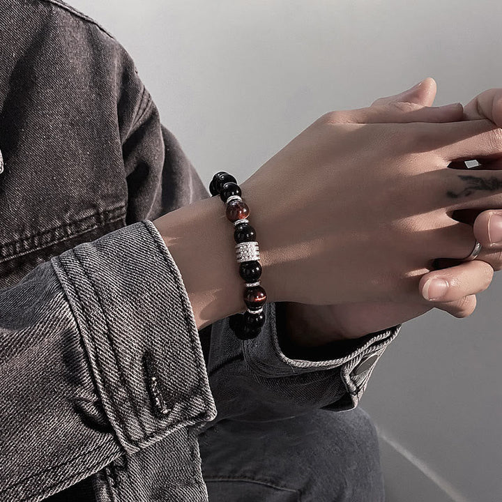 Armband Schwarzer Obsidian Tigerauge – Stärke am Handgelenk getragen