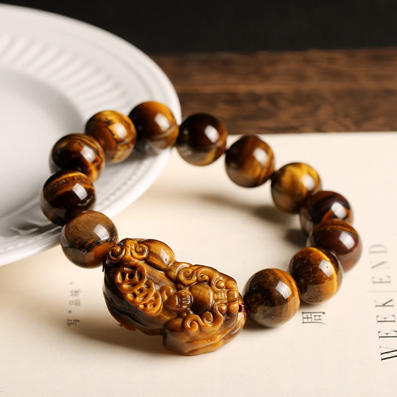 Armband Tigerauge – Wohlstand mit braunem Naturstein und Pixiu-Anhänger Flatlage