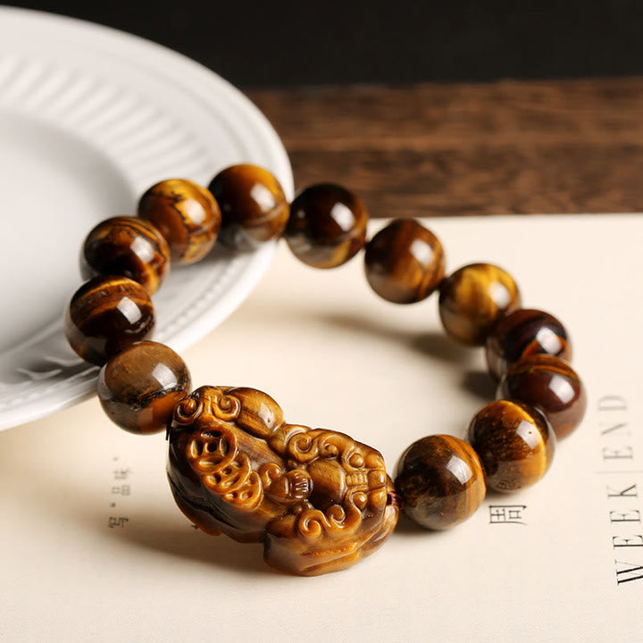 Armband Tigerauge – Wohlstand mit braunem Naturstein und Pixiu-Anhänger Flatlage