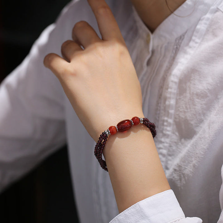 Armband Roter Achat Granat – Schutz am Handgelenk getragen rote Natursteine