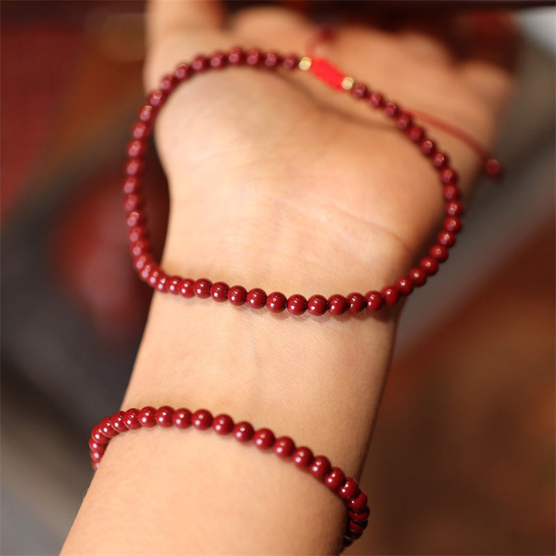 Armband Zinnober – Segen & Energie rotes Perlenarmband Handgelenk getragen