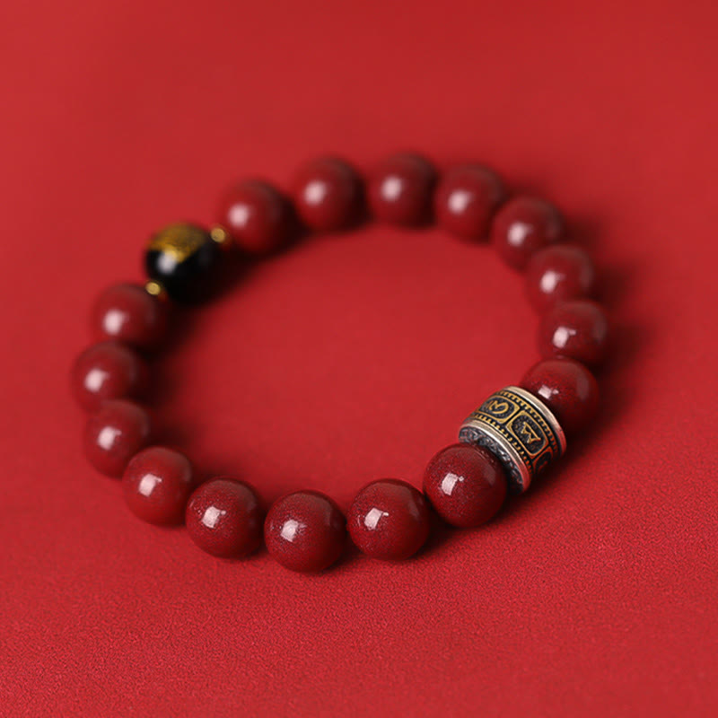 Rotes Cinnabar Armband mit Om Mani Padme Hum Silber Charm elegant.