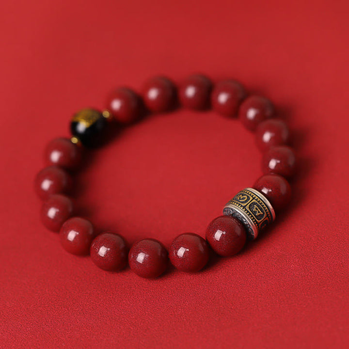 Rotes Cinnabar Armband mit Om Mani Padme Hum Silber Charm elegant.