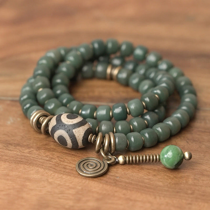 Grünes Armband Bodhi – Frieden mit Perlen und Metallakzenten.