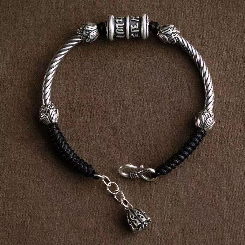Silbernes Armband Om Mani Padme Hum mit schwarzem Lederband und Anhänger