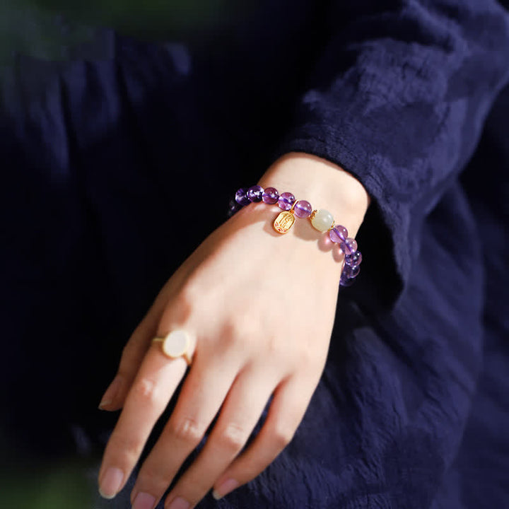 Armband Amethyst Kristall Heilung Harmonie lila Naturstein elastisch getragen