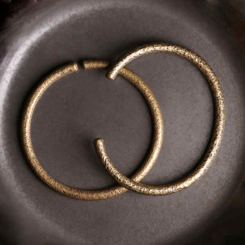 Armband Kupfer – Balance Harmonie golden glänzend Creolen elegantes Design.