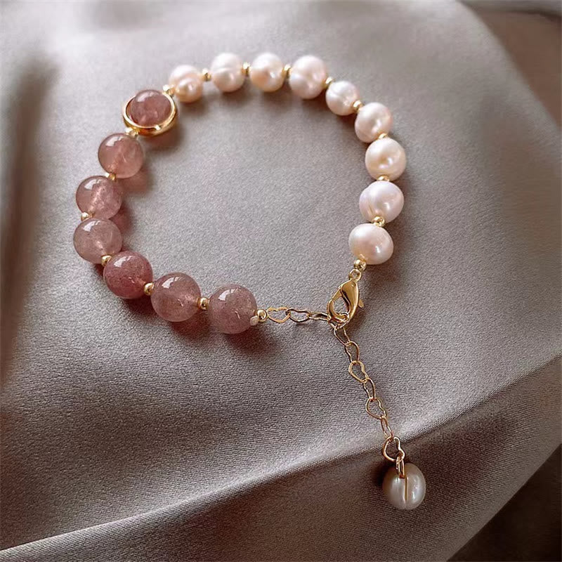 Armband Erdbeerquarz Perle Liebe Energie Roségold elegant getragen