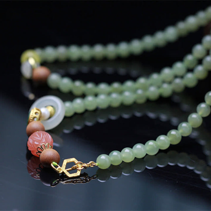 Armband Roter Achat Jade Lotus Glück Fülle elegant getragen.