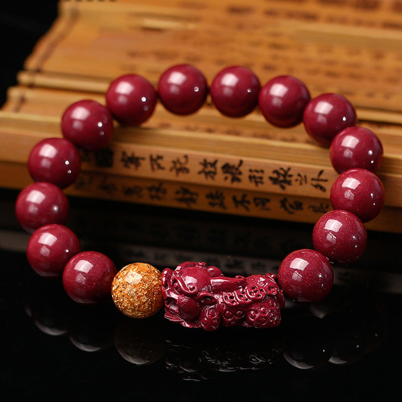 Armband Zinnober Pixiu – Ruhe rote glänzende Perlen Holzuntergrund elegant