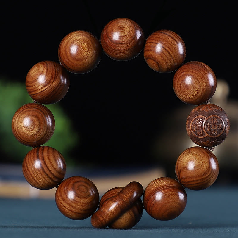 Sandelholz Armband mit chinesischem Tierkreis Münze Perlen Nahaufnahme