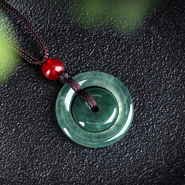 Jade Doppelring Kette mit roter Perle, grüner Naturstein Anhänger