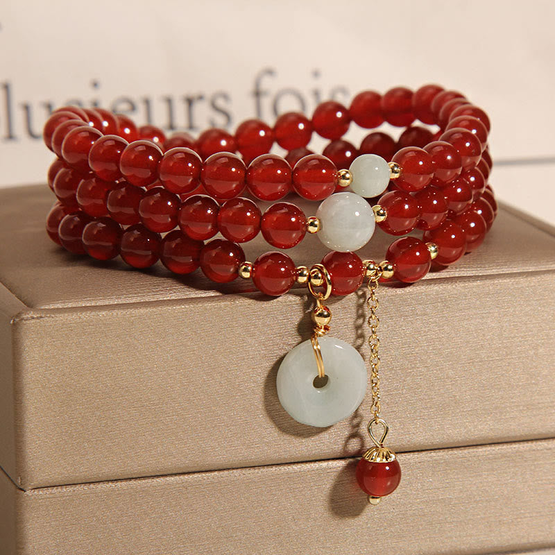 Armband Roter Achat Jade mit weißen Perlen Anhänger elegant.