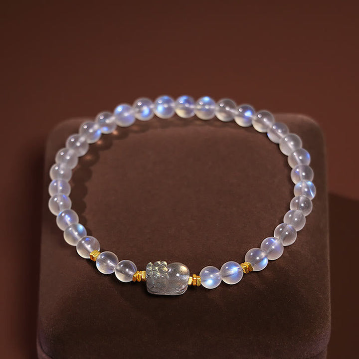 Mondstein Armband mit Pixiu Charm eleganter Schmuck glänzend