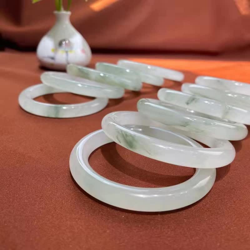 Jade Armband grüne weiße Steine Glück Fülle Harmonie elegant