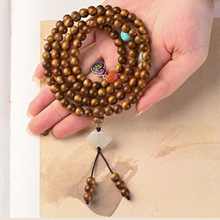 Mala Rosenholz Schutz Ruhe Armband Naturstein braun Perlen Hand getragen