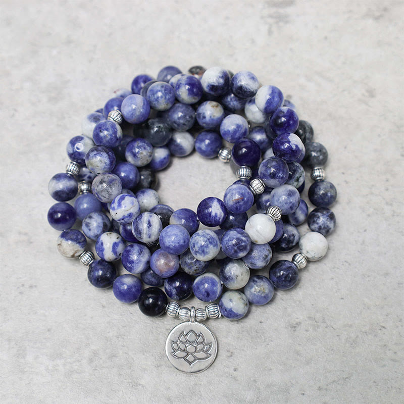 Armband Lotus – Frieden mit blauen Sodalith Steinen und Anhänger