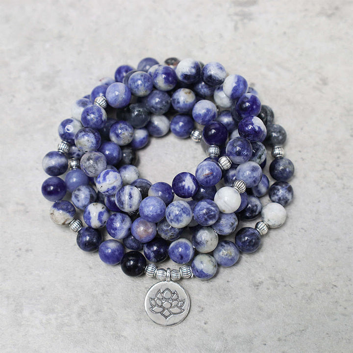 Armband Lotus – Frieden mit blauen Sodalith Steinen und Anhänger