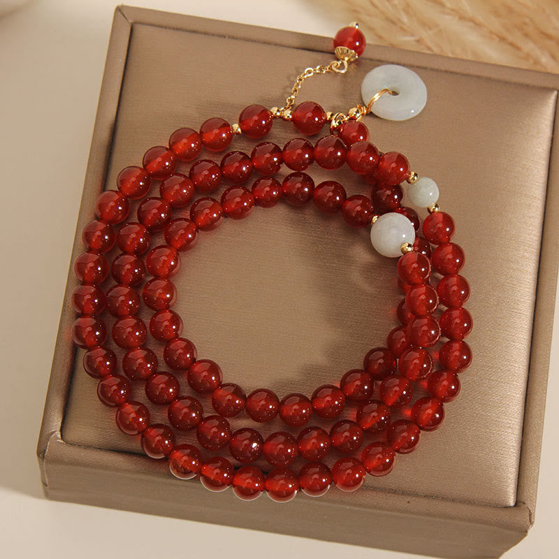 Armband Roter Achat Jade mit weißen Perlen elegant präsentiert Beige Box
