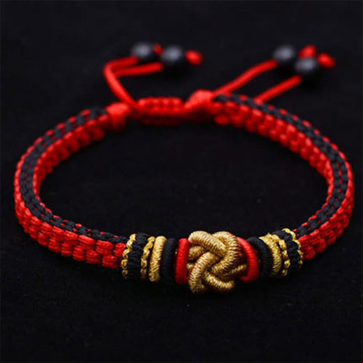 Rotes Armband – Glück & Liebe mit goldenem Verschluss elegant.