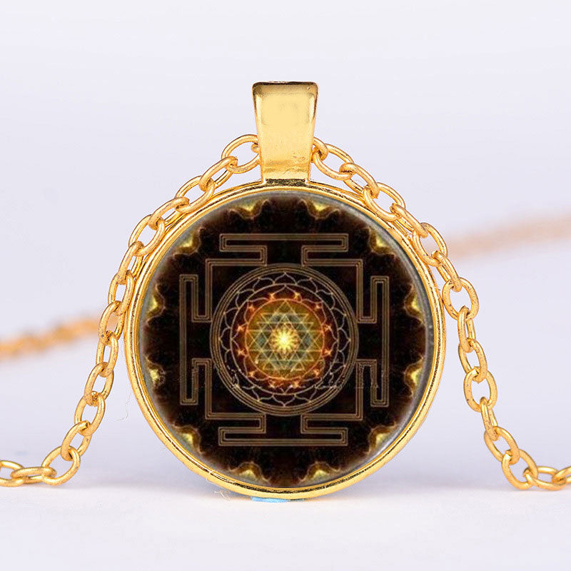 Edelstein Sri Yantra – Klarheit & Fokus – Bild 4 – Goldkette mit Sri Yantra Edelstein Anhänger Klarheit Fokus Schmuck