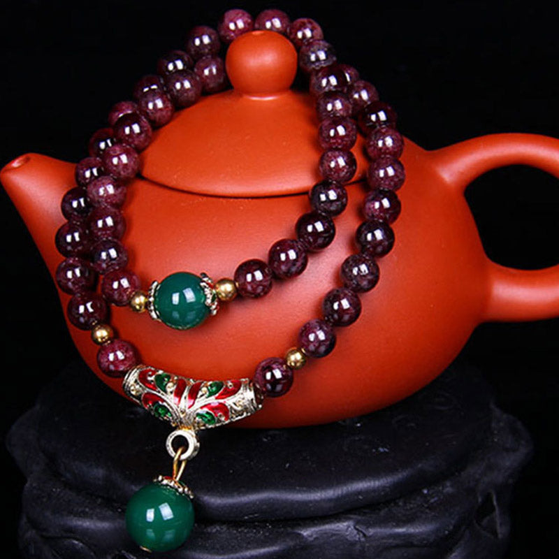 Armband Granat mit Jade Anhänger – eleganter Segen