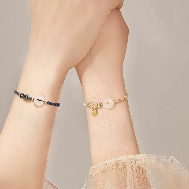 Armband Achat – Schutz & Glück zwei elegante Armbänder am Handgelenk getragen