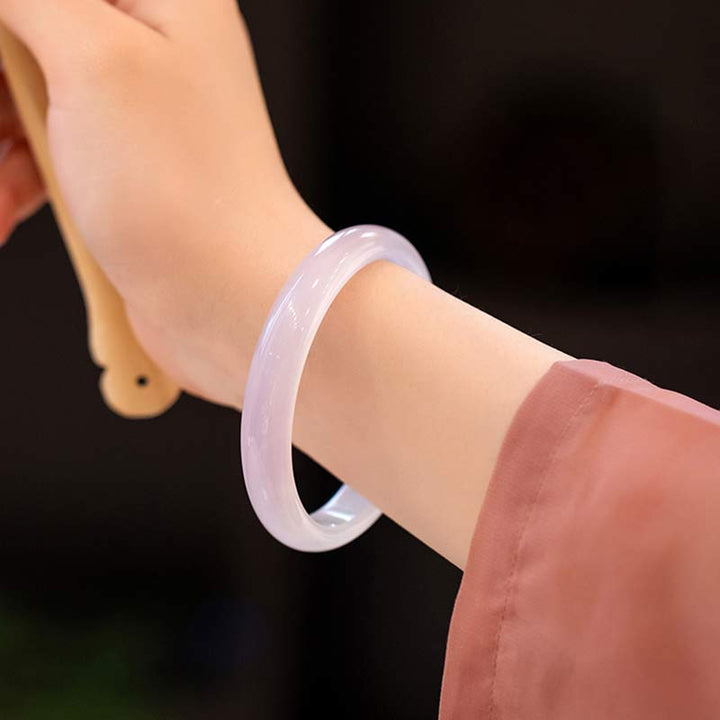 Lavendel Jade Armband – Harmonie elastisch am Handgelenk getragen